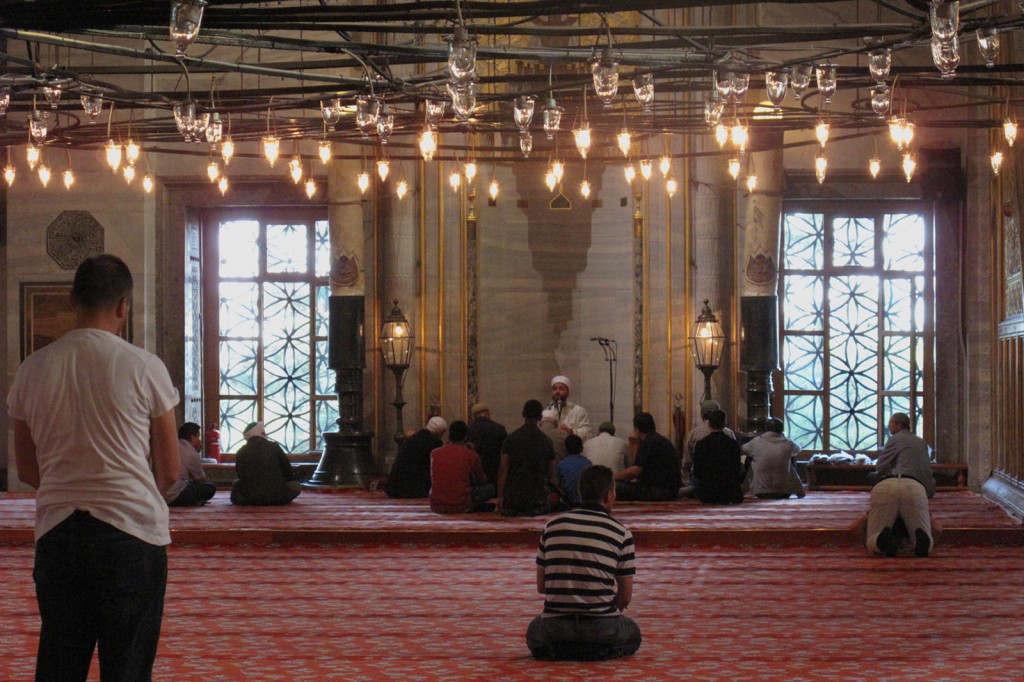 Ritual dentro da Mesquita