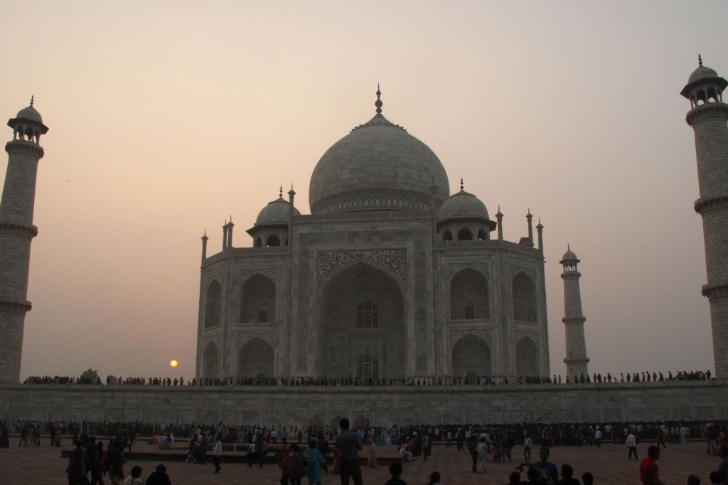 Por do sola no Taj Mahal